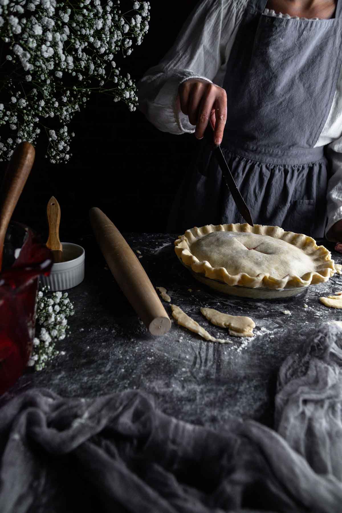 Cutting a vent hole in an unbaked pie