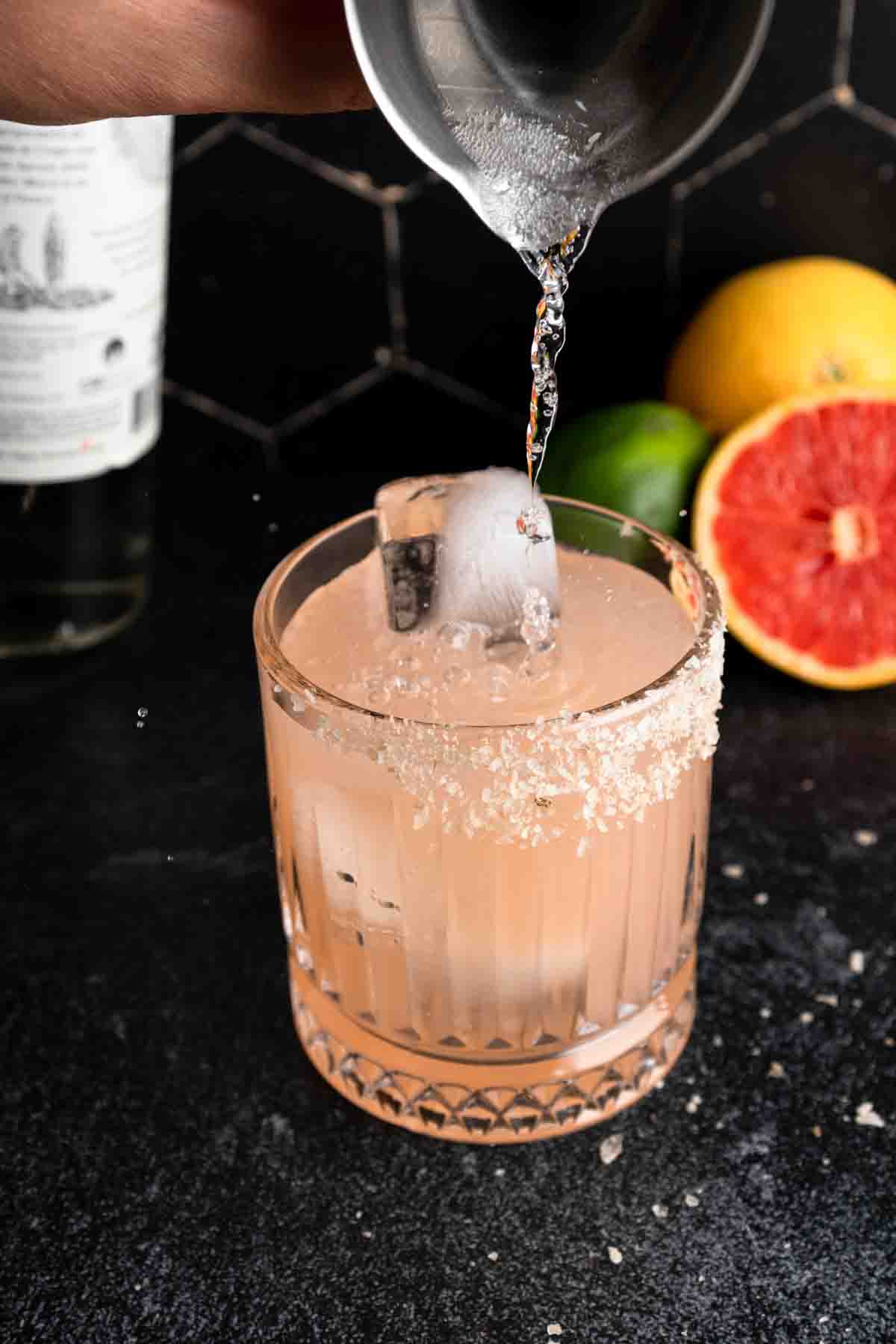 5-Ingredient Paloma Cocktail Recipe